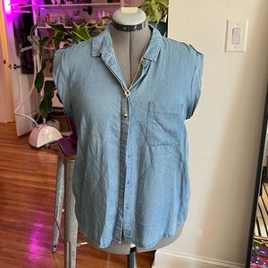 Mossimo Supply Womens Denim Lightwash Short Sleeve Shirt, Large